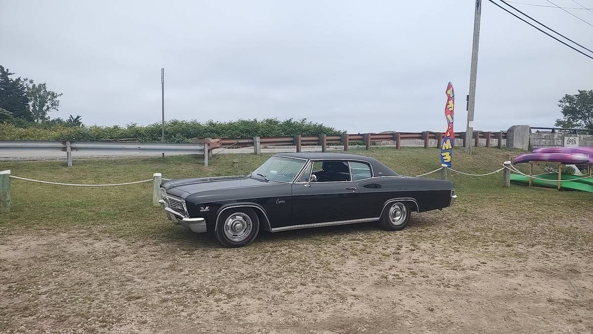 Chevrolet-Caprice-classic-1966-black