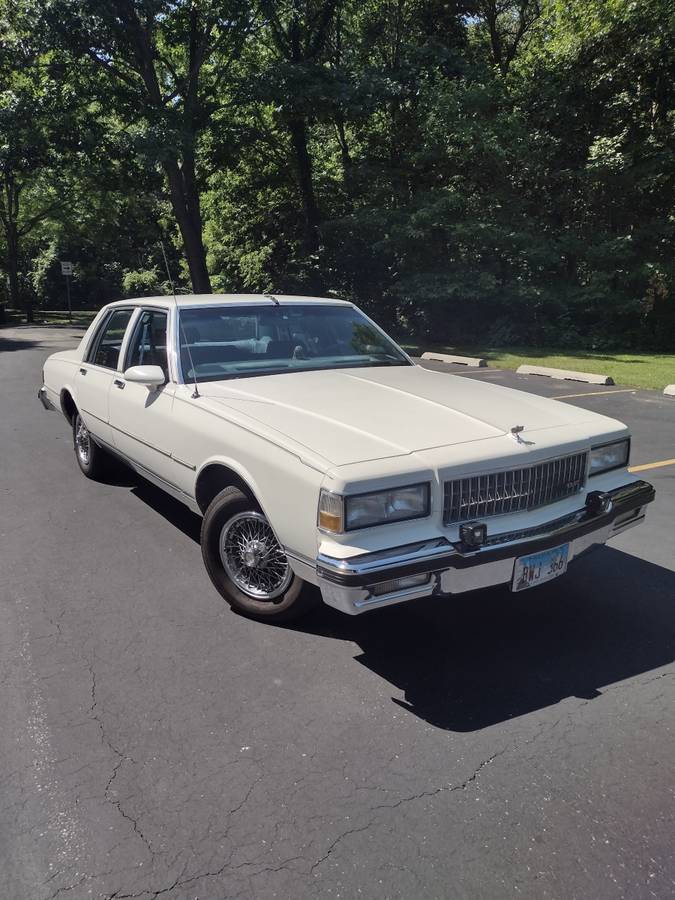 Chevrolet-Caprice-classic-1990