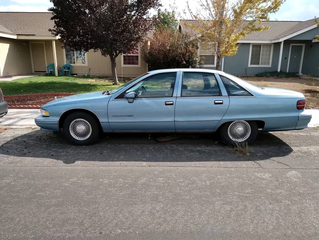 Chevrolet-Caprice-classic-1992-blue