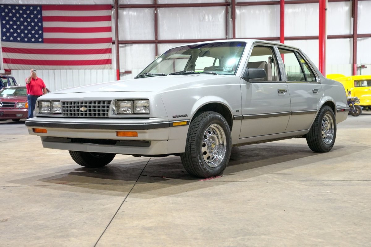 Chevrolet-Cavalier-1984-Sedan-Gray