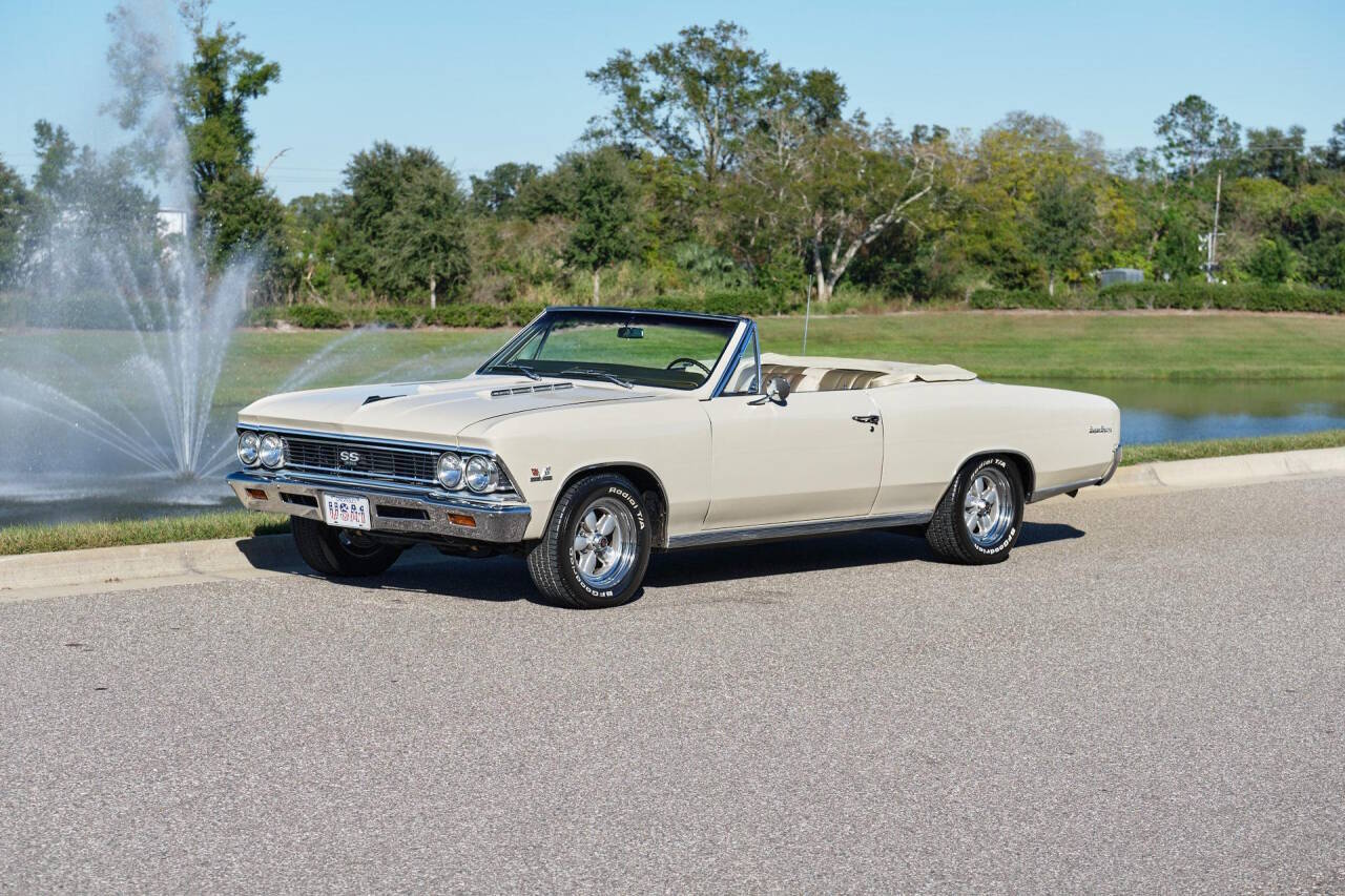 Chevrolet-Chevelle-1966-Regal-Red-Black