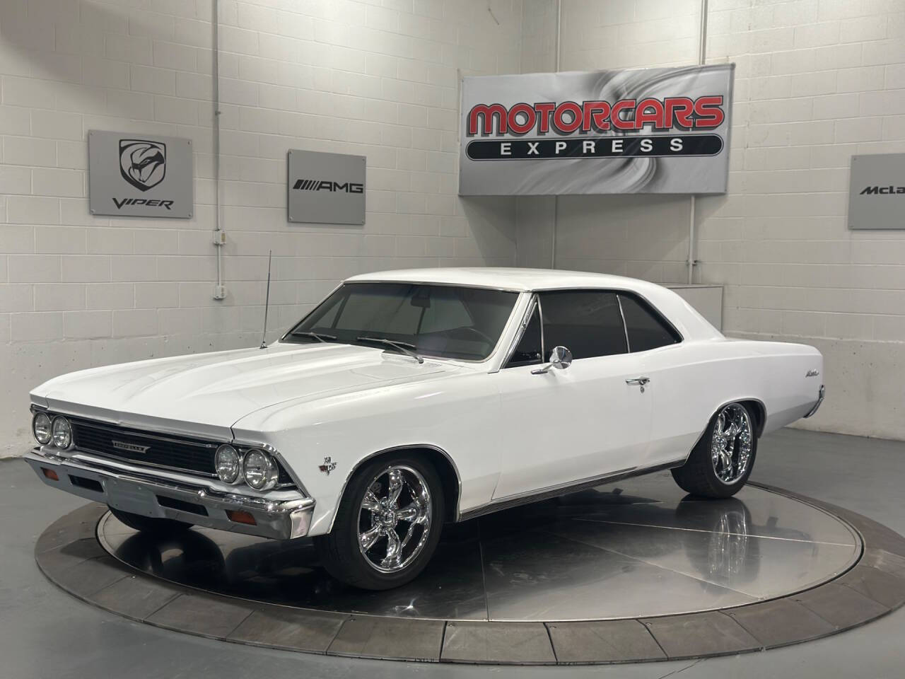 Chevrolet-Chevelle-1966-White-Black