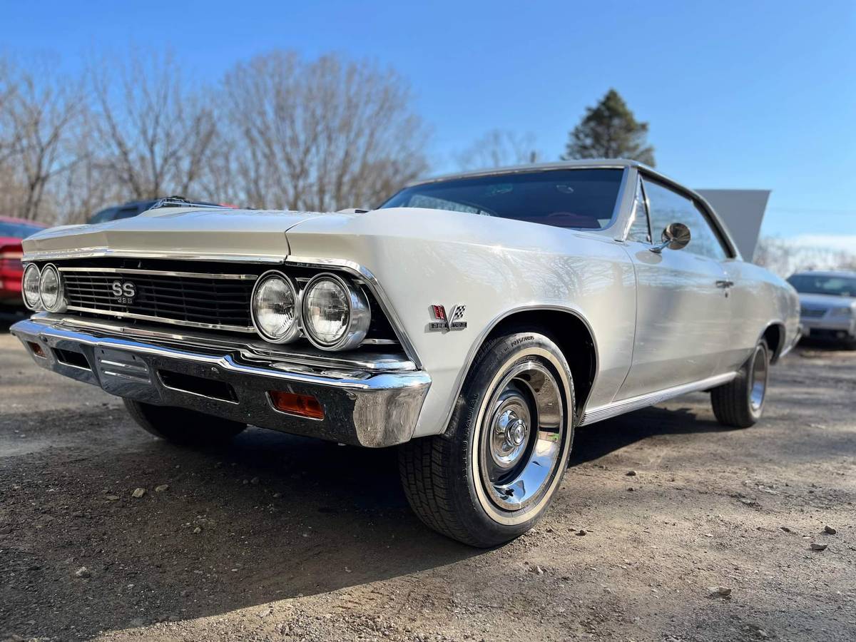 Chevrolet-Chevelle-1966-White