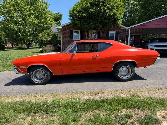 Chevrolet-Chevelle-1968-OrangeWhite-Sripes