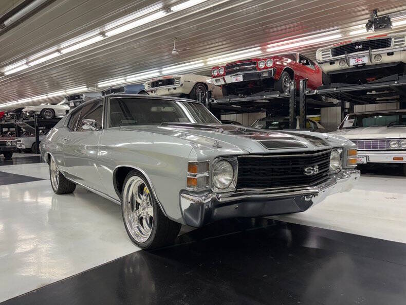 Chevrolet-Chevelle-1972-Silver-Metallic-Black