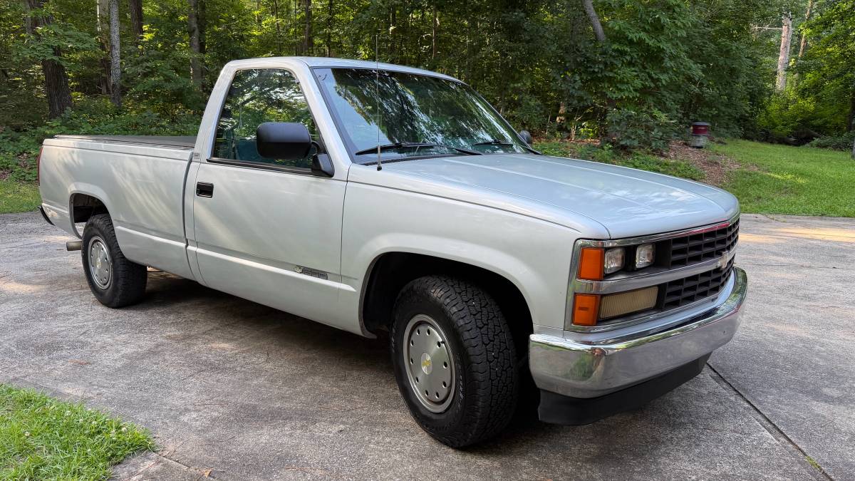 Chevrolet-Cheyenne-1989-silver