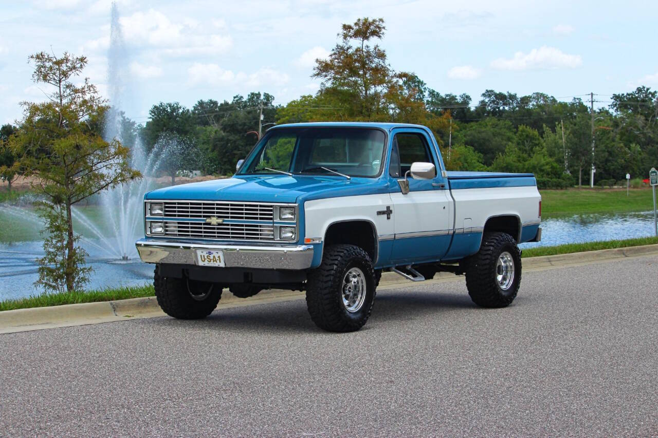 Chevrolet-Ck-10-series-1984-Blue-And-White-Black