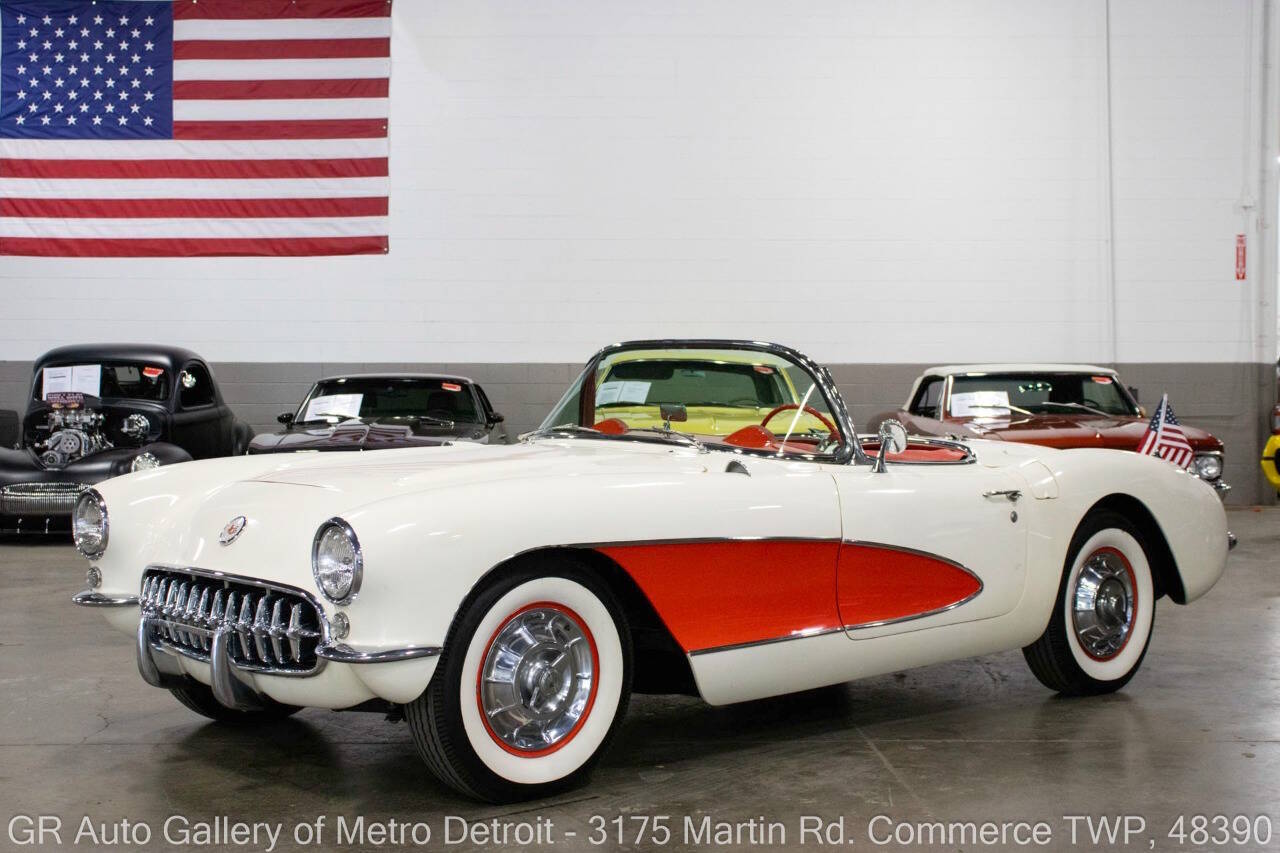 Chevrolet-Corvette-1956-Polo-White-Red
