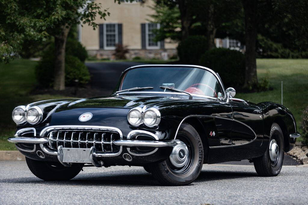 Chevrolet-Corvette-1960-Black-Red