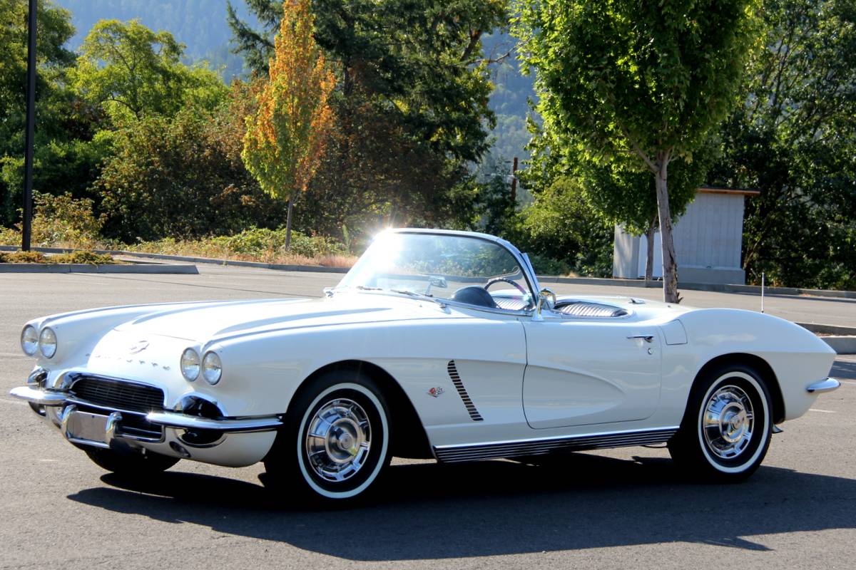 Chevrolet-Corvette-1962