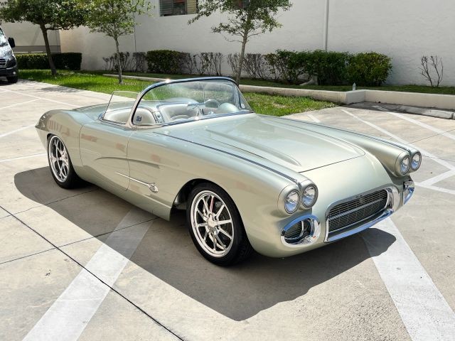 Chevrolet-Corvette-1962-Convertible-Cream