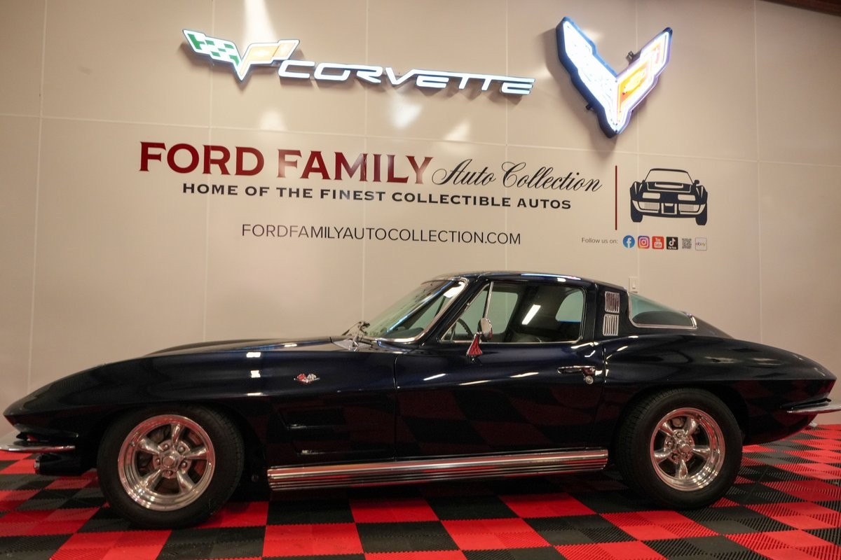 Chevrolet-Corvette-1964-Coupe-Blue