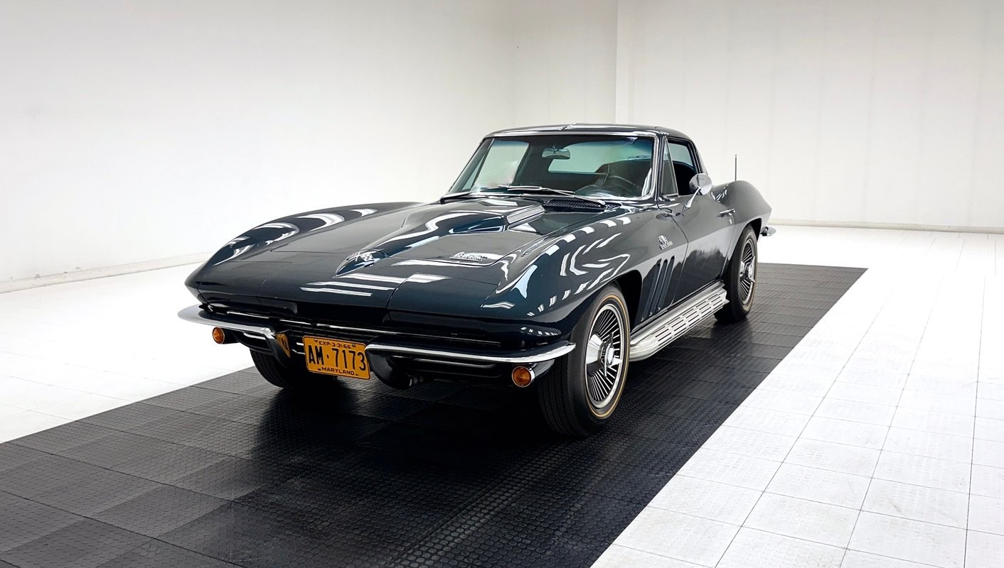 Chevrolet-Corvette-1966-Coupe-Blue