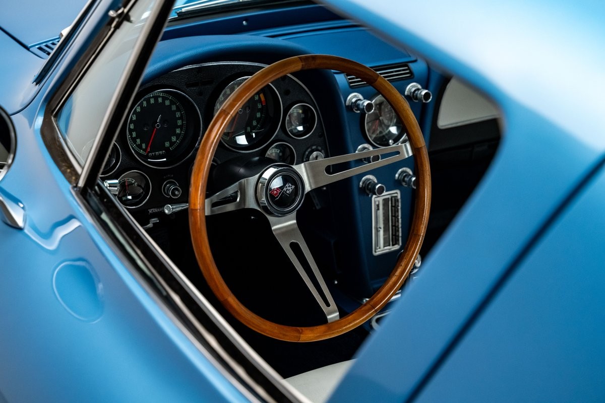 Chevrolet-Corvette-1966-Nassau-Blue-White