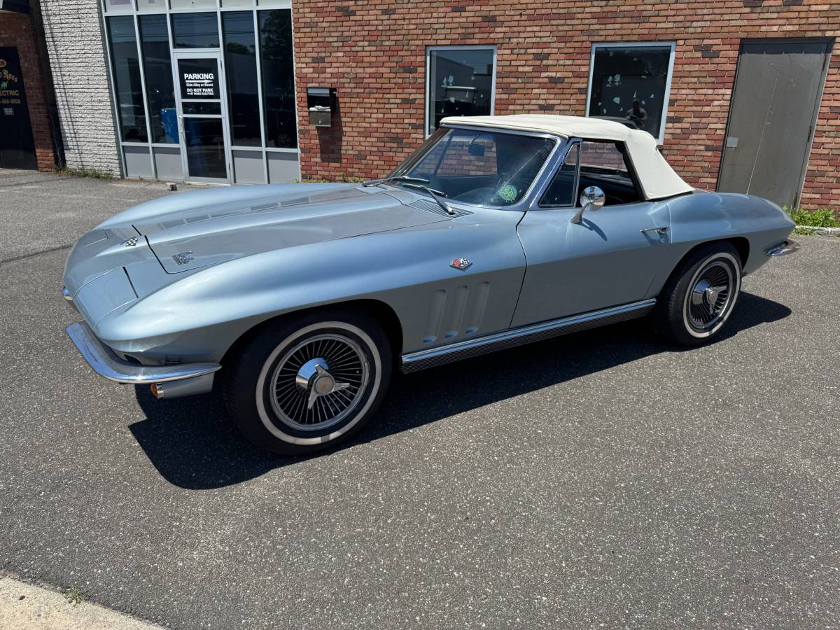 Chevrolet-Corvette-1966-blue