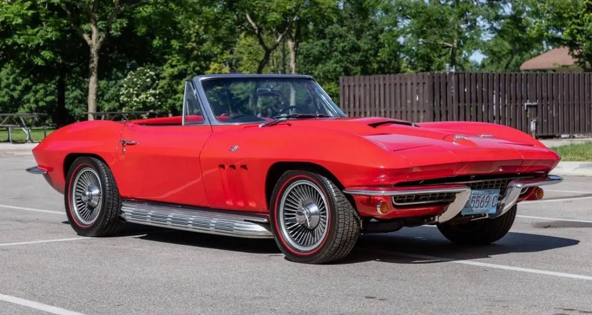 Chevrolet-Corvette-1966-red