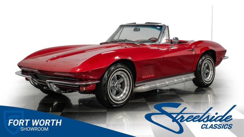 Chevrolet-Corvette-1967-Marlboro-Maroon-Black