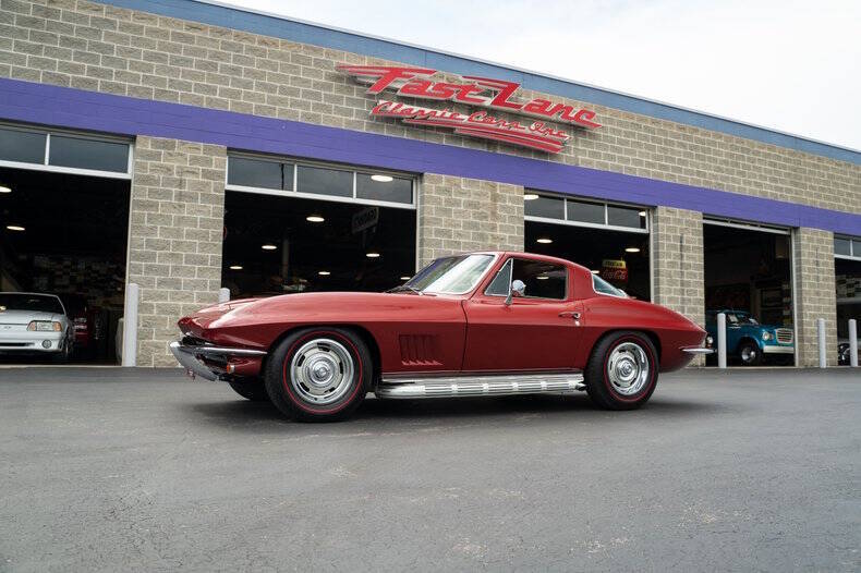 Chevrolet-Corvette-1967-Marlboro-Maroon-Saddle