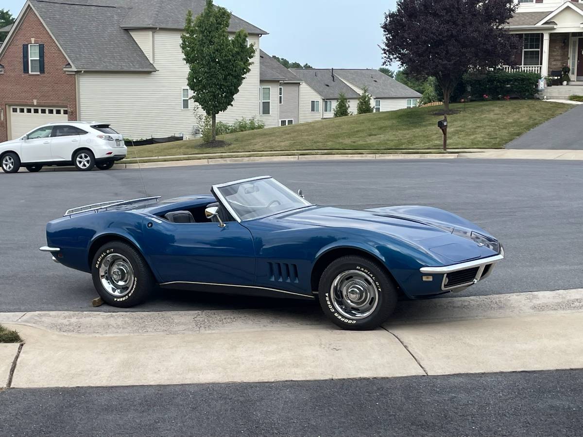 Chevrolet-Corvette-1968-blue
