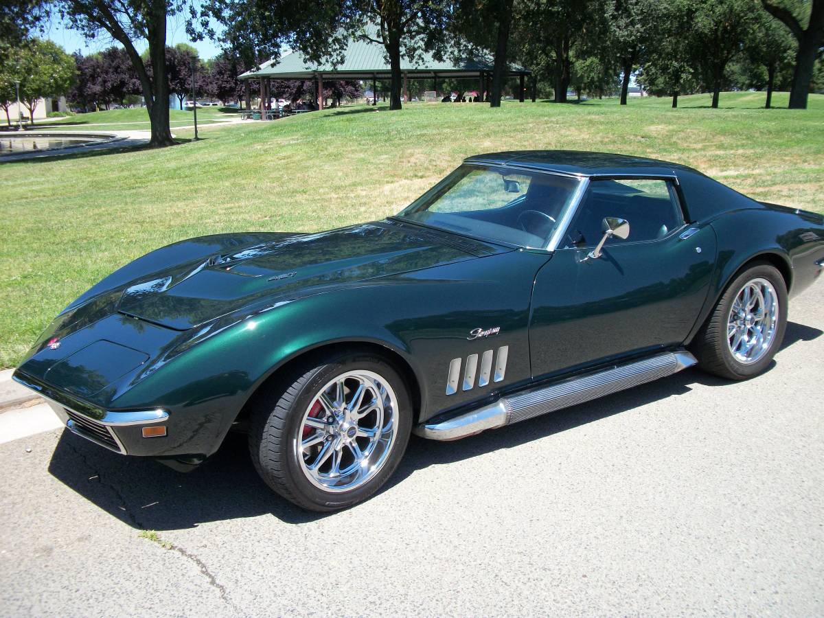 Chevrolet-Corvette-1969-green