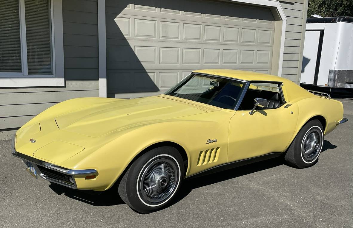Chevrolet-Corvette-1969-yellow