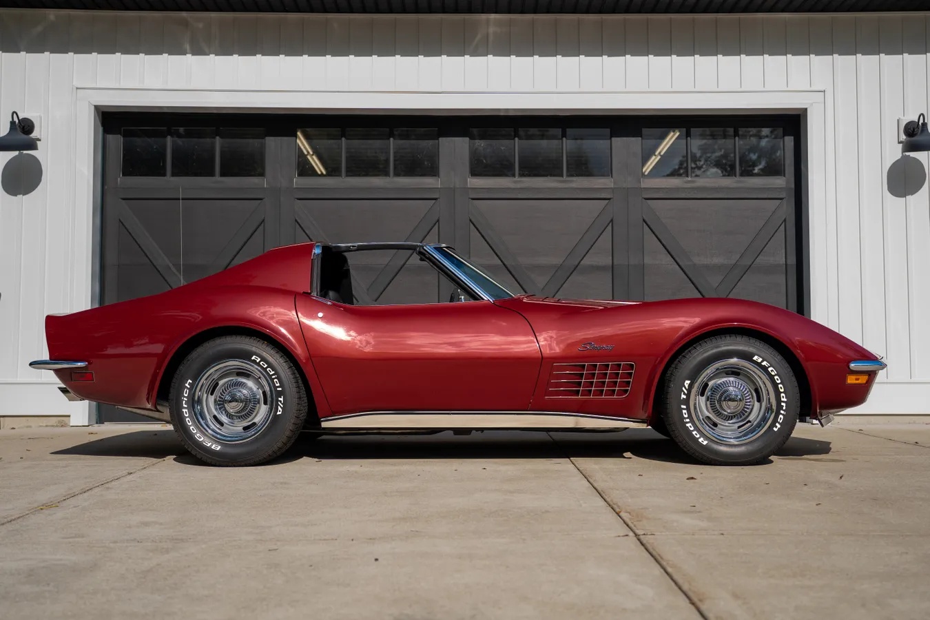 Chevrolet-Corvette-1970-975-Marlboro-Maroon-400-Black-Vinyl
