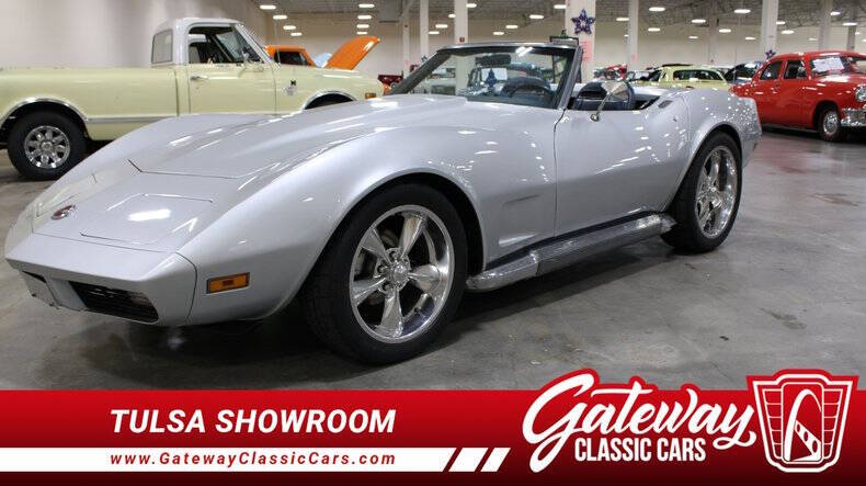 Chevrolet-Corvette-1974-Silver-Blue