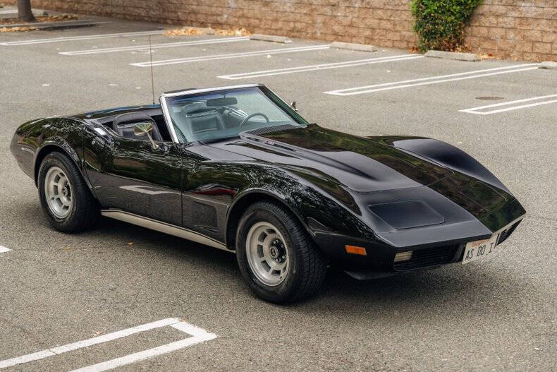 Chevrolet-Corvette-1974-brown
