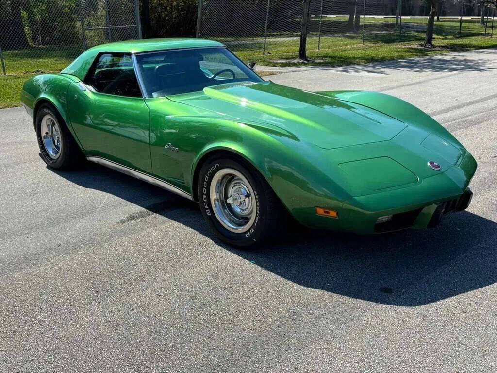 Chevrolet-Corvette-1975-Green-Black