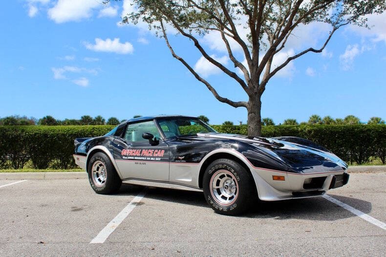 Chevrolet-Corvette-1978-Sedan-Silver