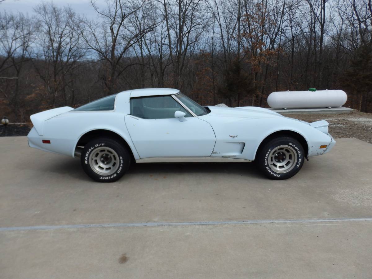 Chevrolet-Corvette-1979-blue