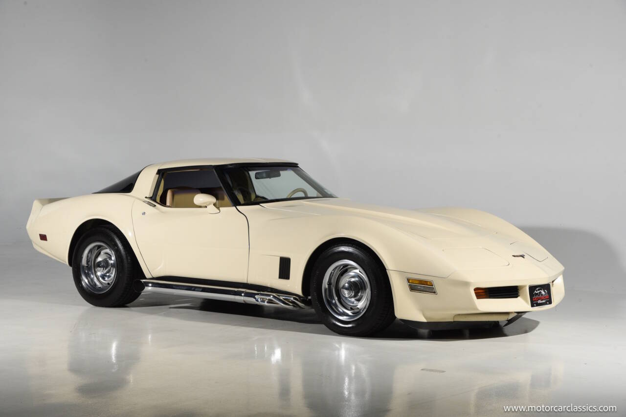Chevrolet-Corvette-1980-Cream-BeigeTan