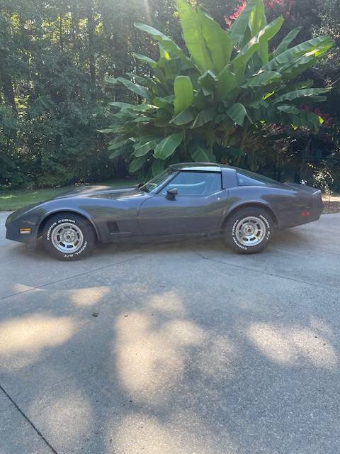Chevrolet-Corvette-1981
