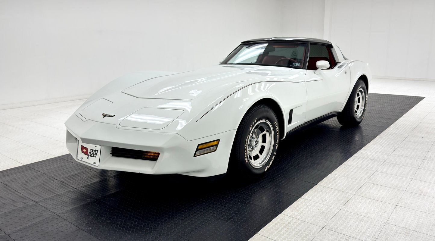 Chevrolet-Corvette-1981-Coupe-Medium-Red