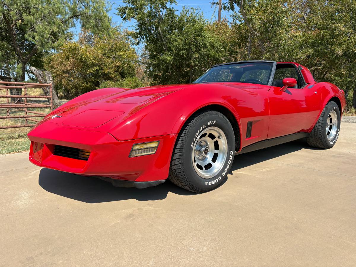 Chevrolet-Corvette-1981-Red