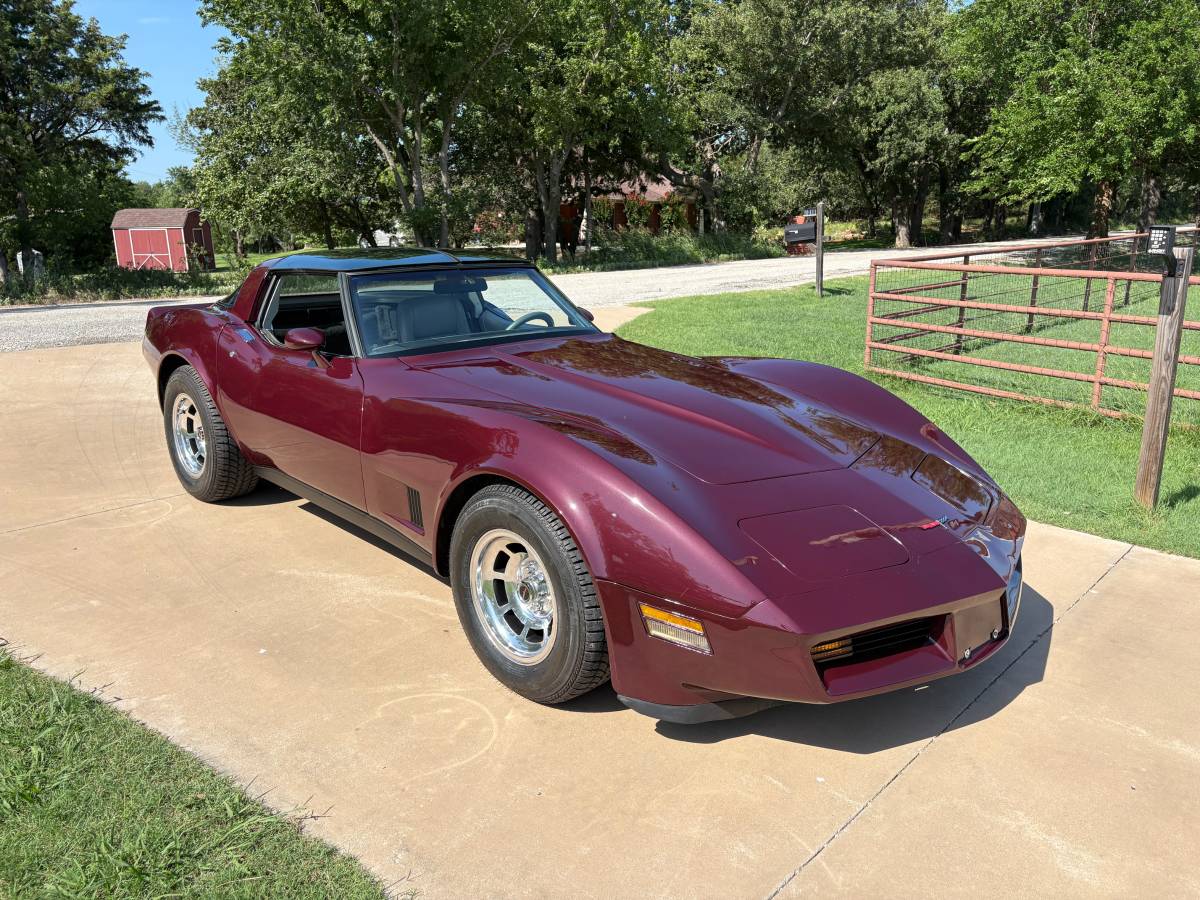 Chevrolet-Corvette-1981-custom