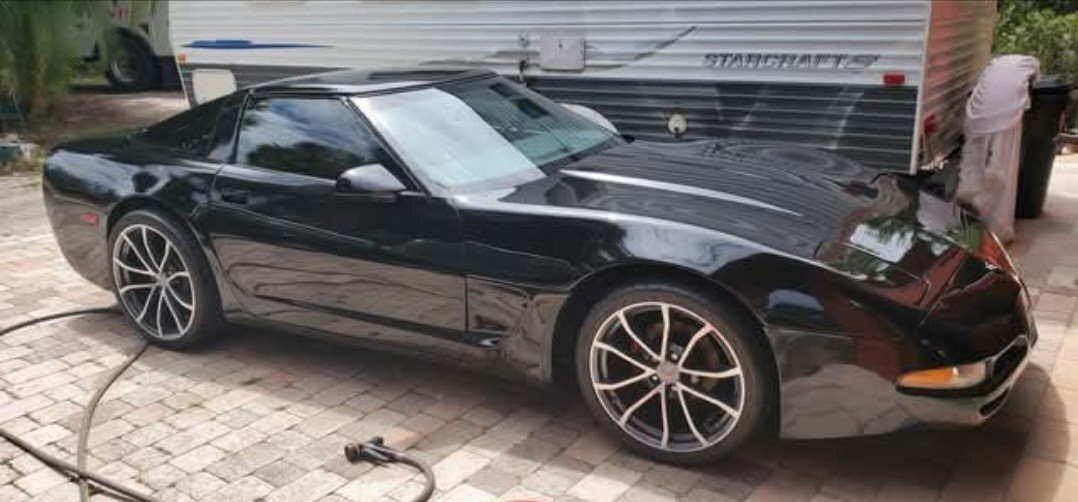 Chevrolet-Corvette-1984-Hatchback-Black