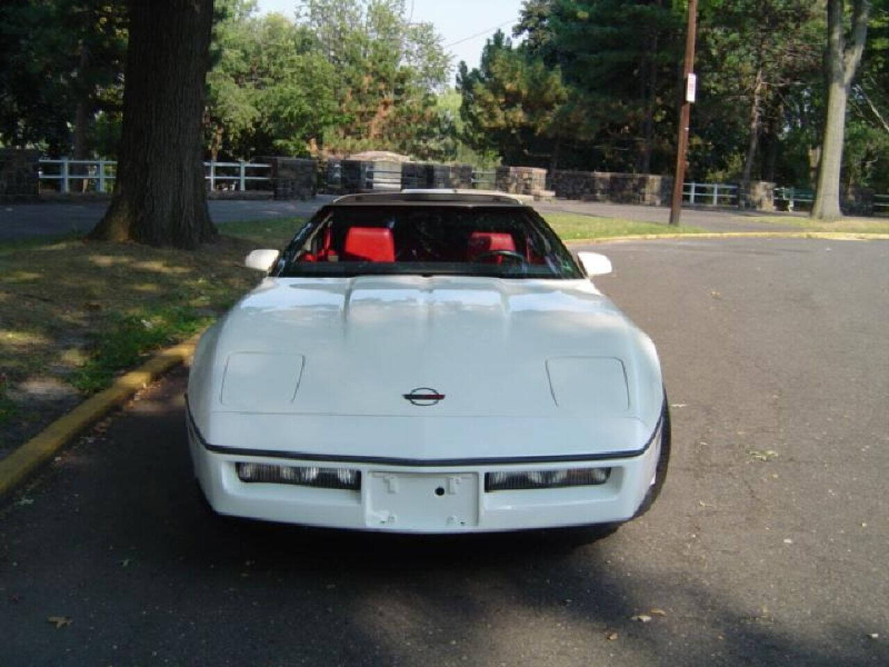 Chevrolet-Corvette-1986-Whi