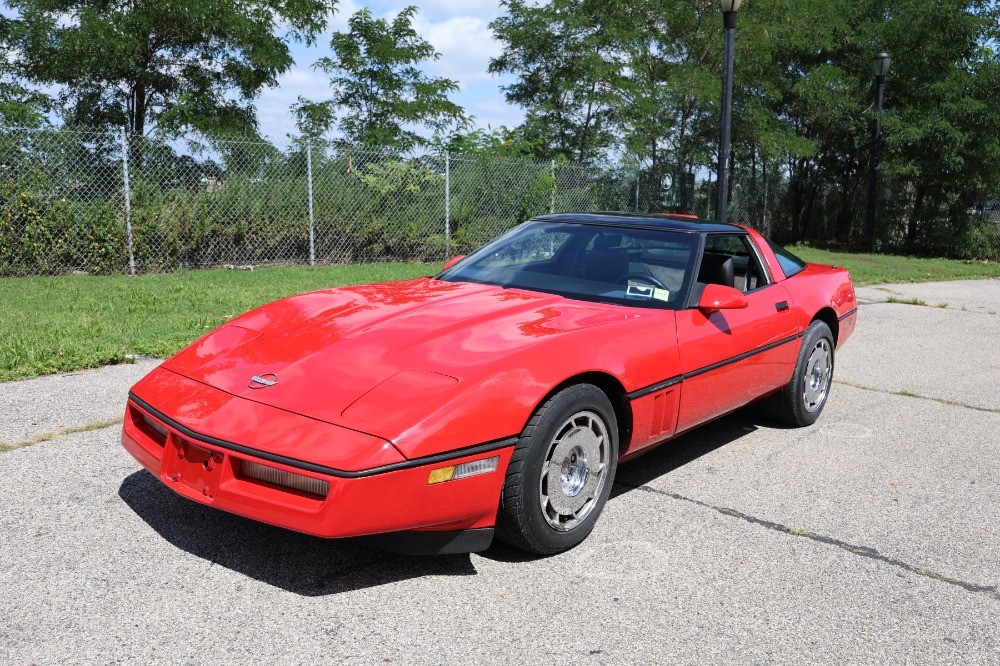 Chevrolet-Corvette-1987-Hatchback-Black