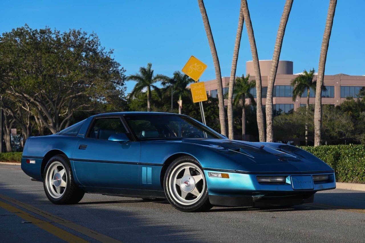 Chevrolet-Corvette-1987-Hatchback-Blue