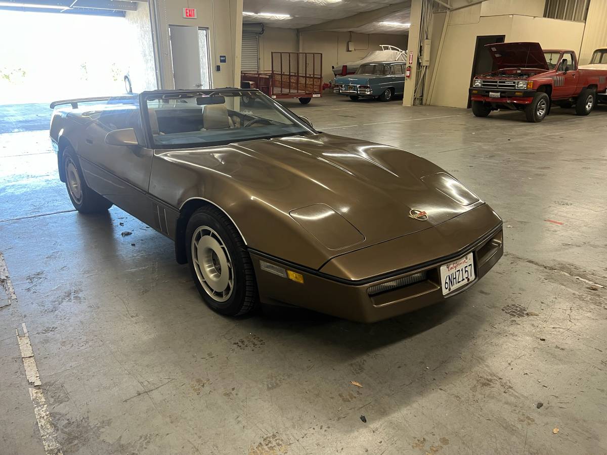 Chevrolet-Corvette-1987-brown
