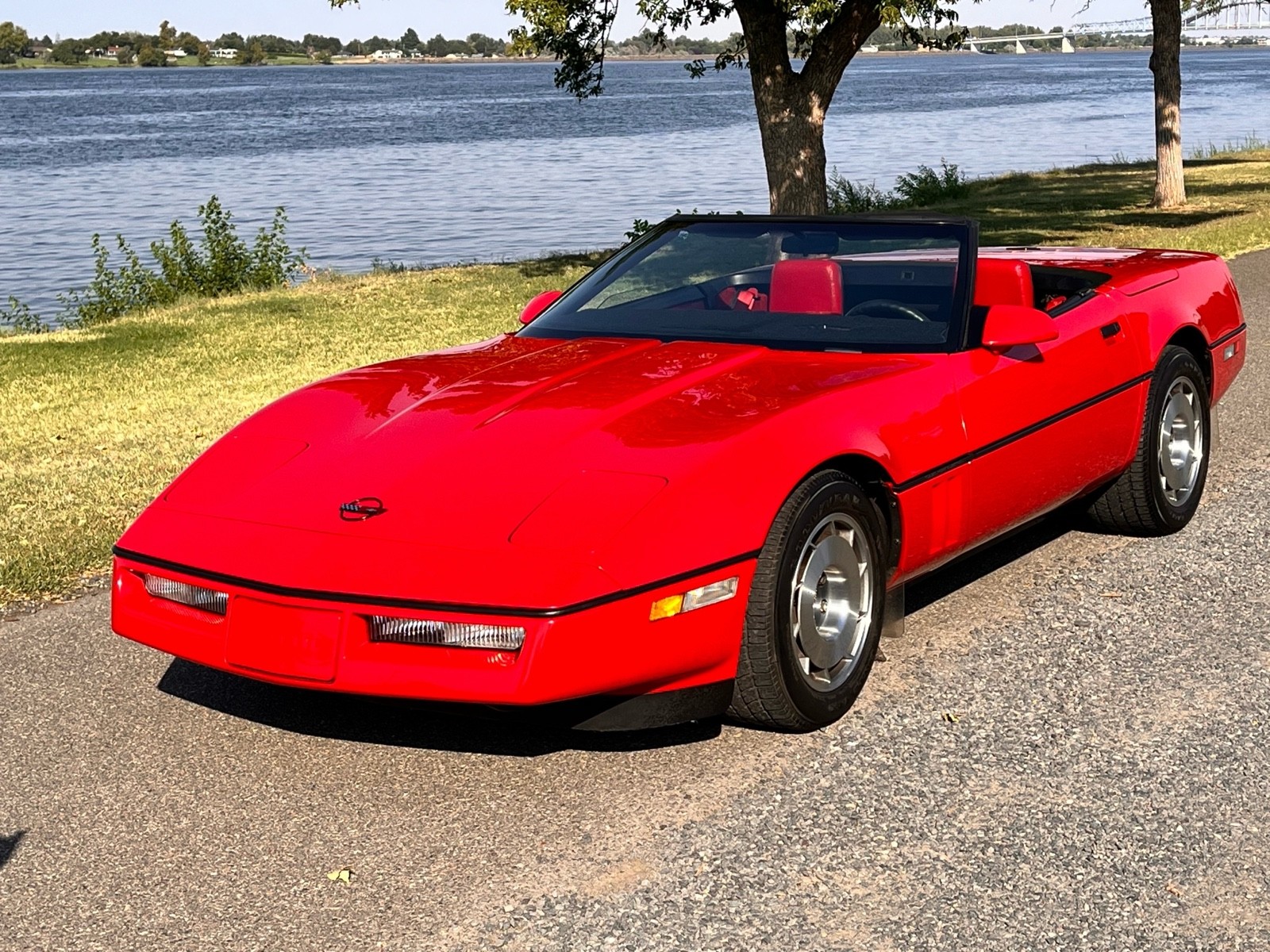 Chevrolet-Corvette-1987