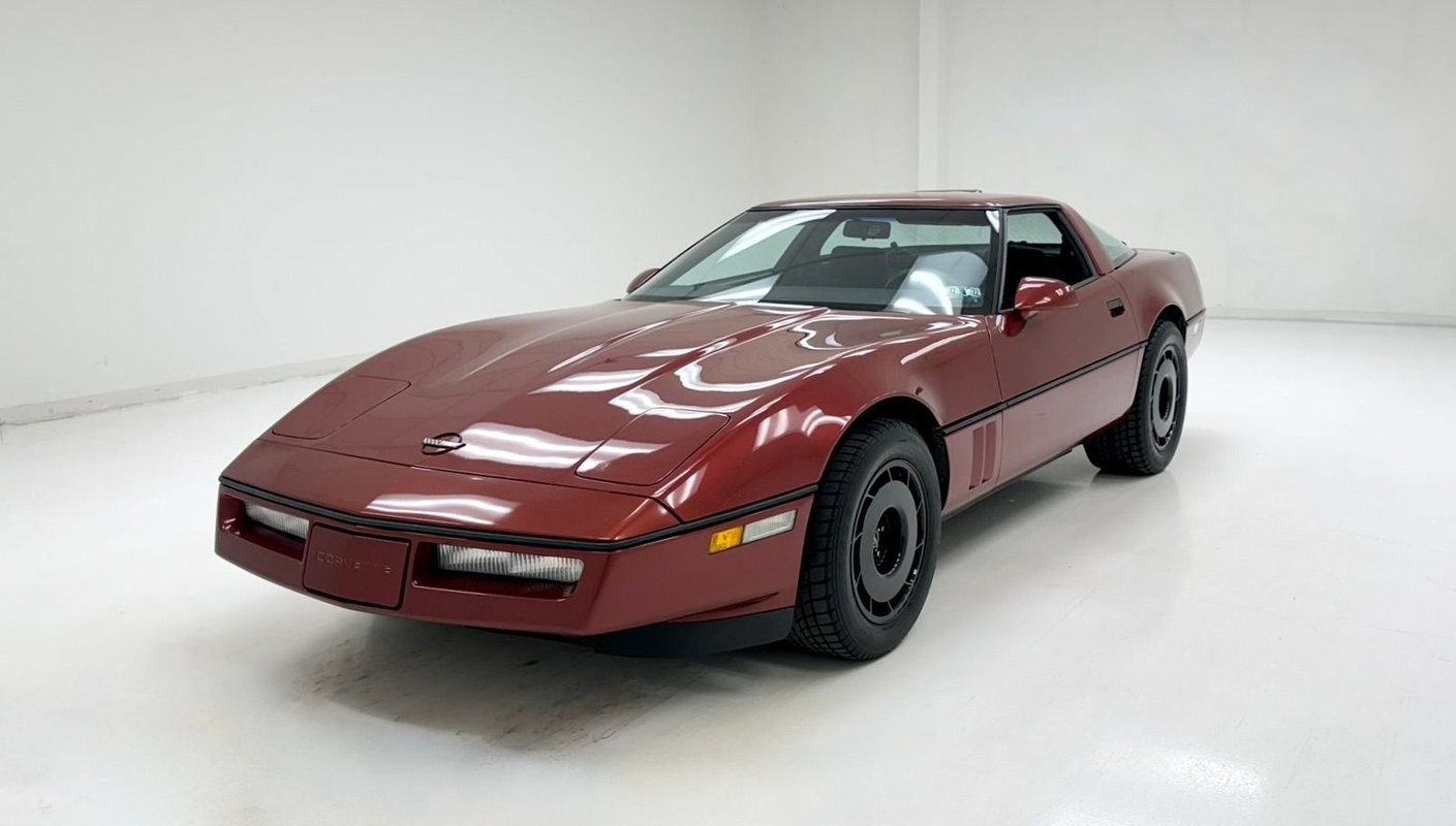 Chevrolet-Corvette-1988-Hatchback-Black