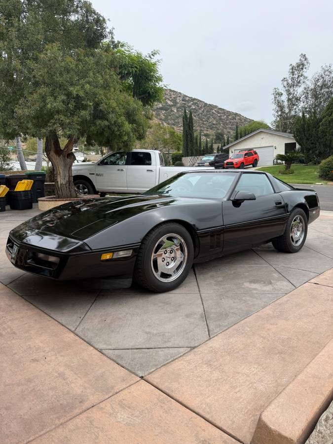Chevrolet-Corvette-1988-black