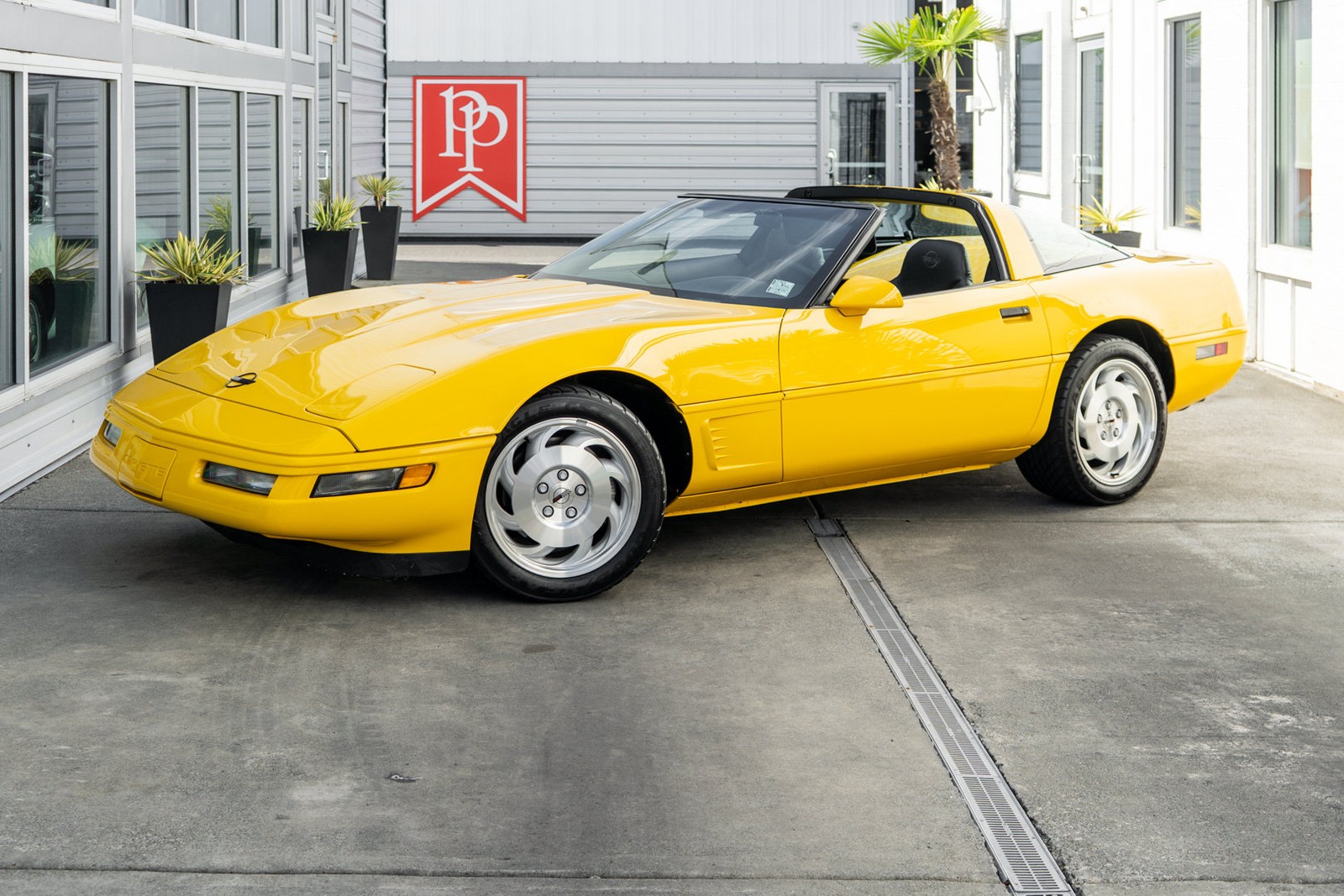 Chevrolet-Corvette-1996-Hatchback-Black