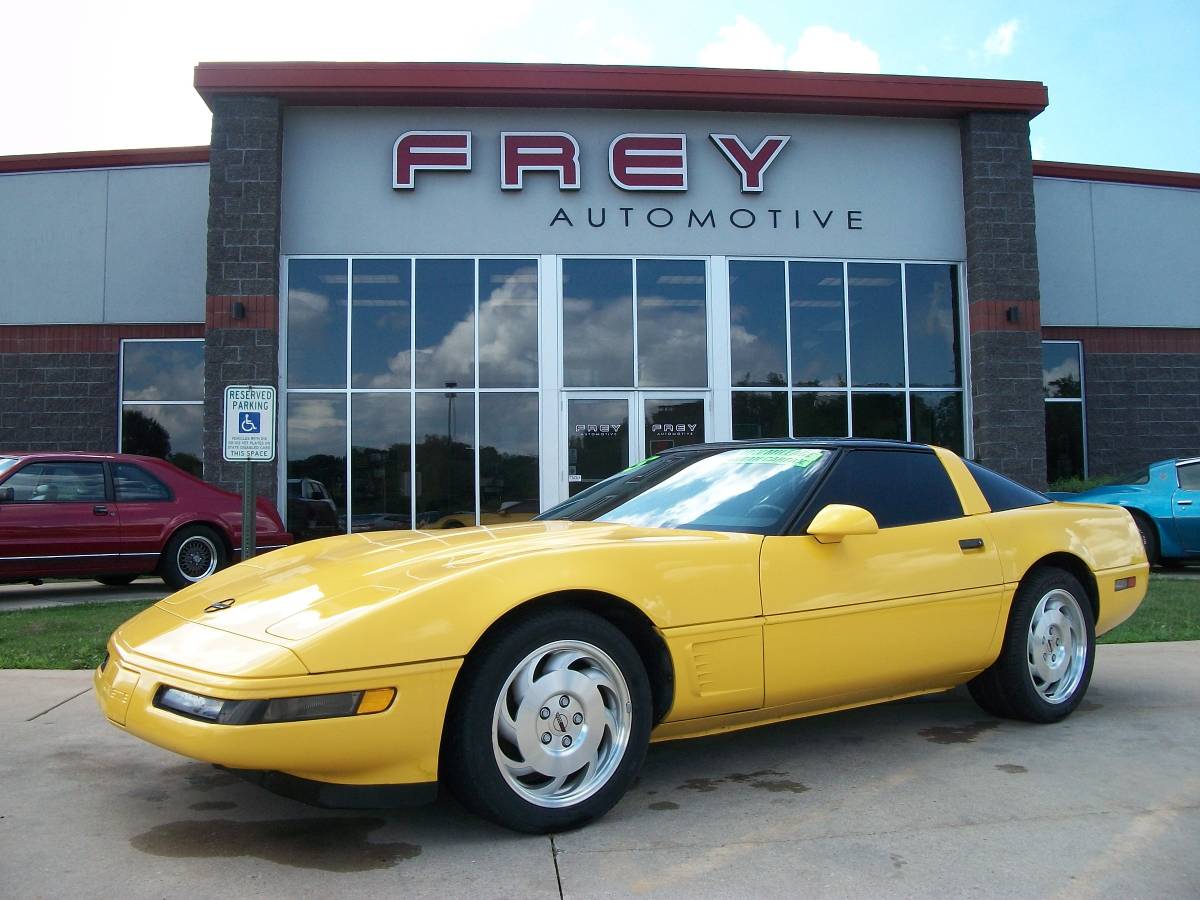 Chevrolet-Corvette-convertible-1995-yellow