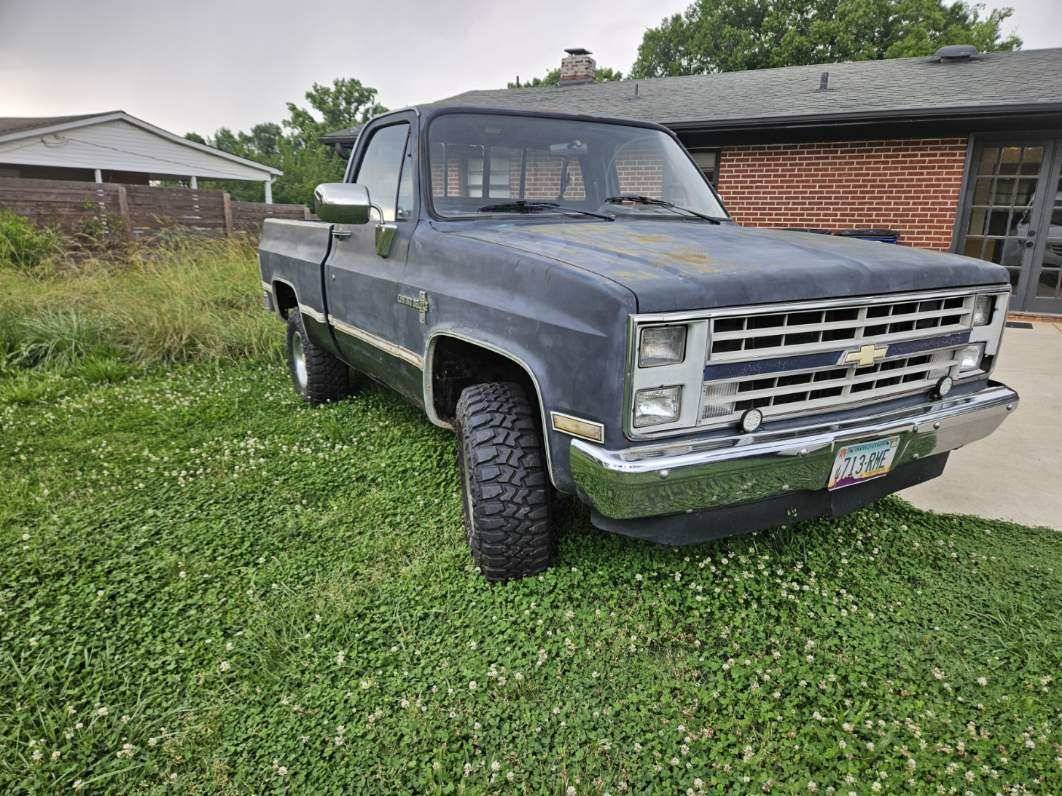Chevrolet-Custom-10-deluxe-1987