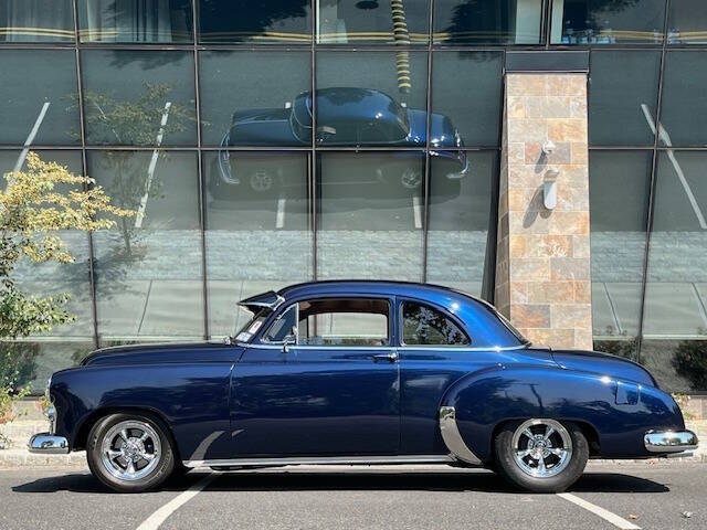 Chevrolet-Deluxe-1950-Imperial-Blue-Tan