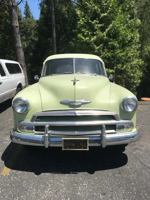 Chevrolet-Deluxe-1951-Yellow-Gray