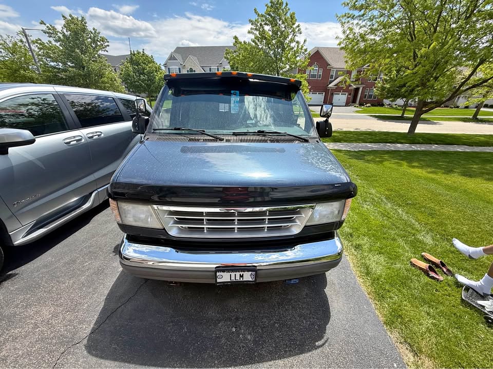 Chevrolet-Econoline-150-1996